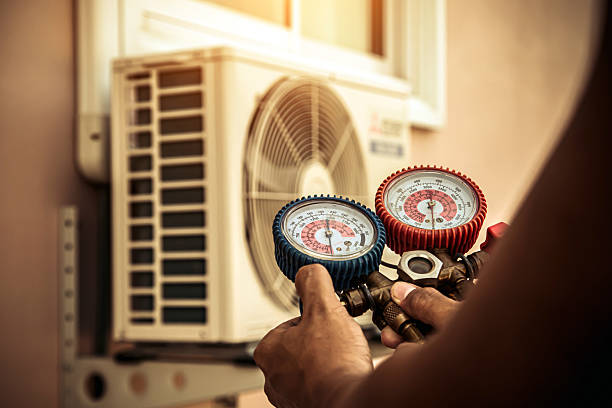 Professional Ac Installation technician working in Preston, IA